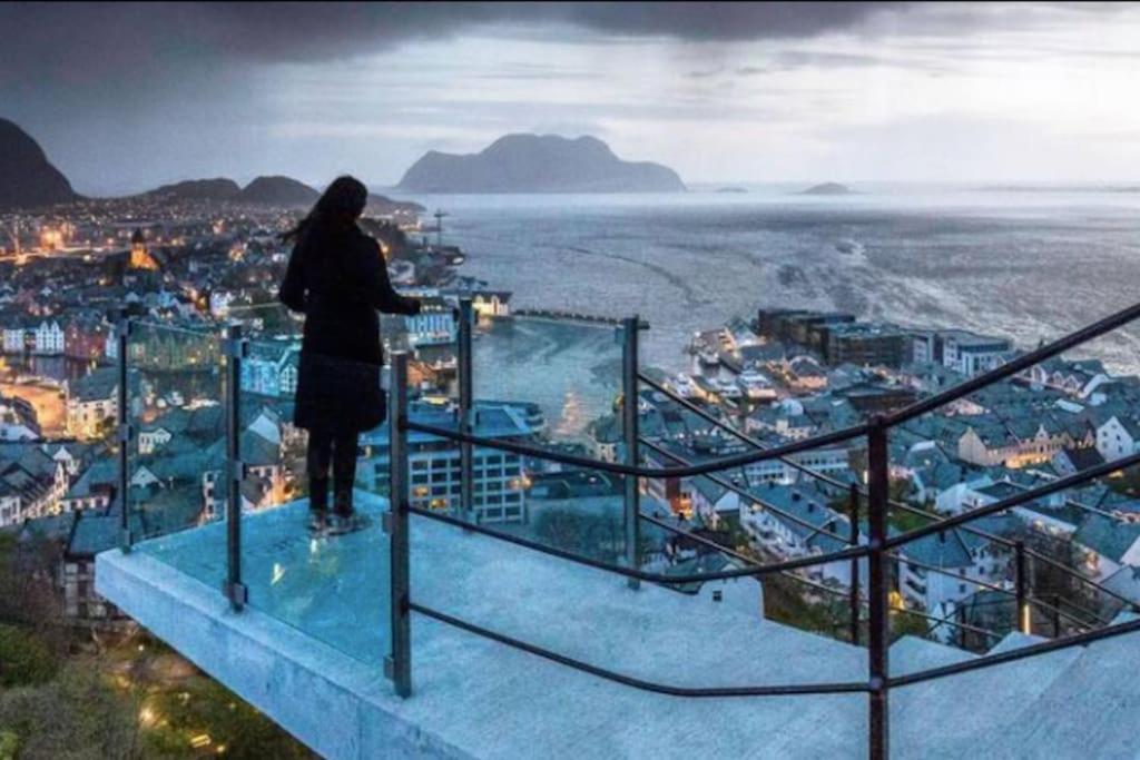 Free Parking Space, 2 Bed Room, Short Walk To Brosundet Ålesund Exterior photo