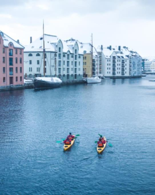 Free Parking Space, 2 Bed Room, Short Walk To Brosundet Ålesund Exterior photo