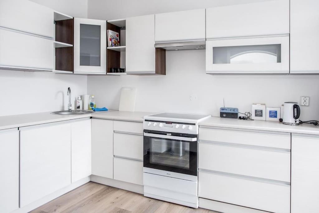 Free Parking Space, 2 Bed Room, Short Walk To Brosundet Ålesund Exterior photo