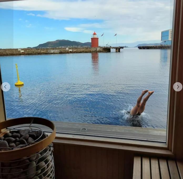 Free Parking Space, 2 Bed Room, Short Walk To Brosundet Ålesund Exterior photo